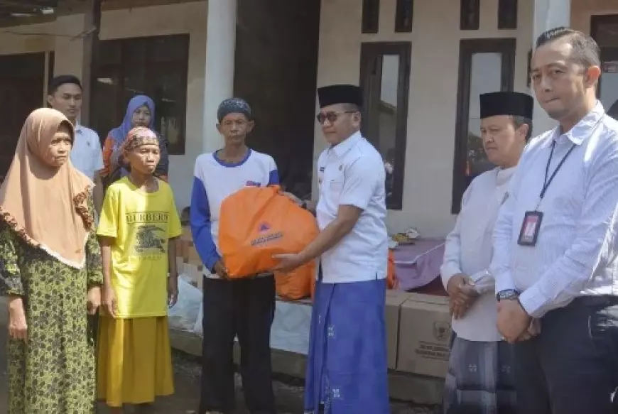Pj Bupati Bondowoso Serahkan Bantuan untuk Korban Angin Puting Beliung