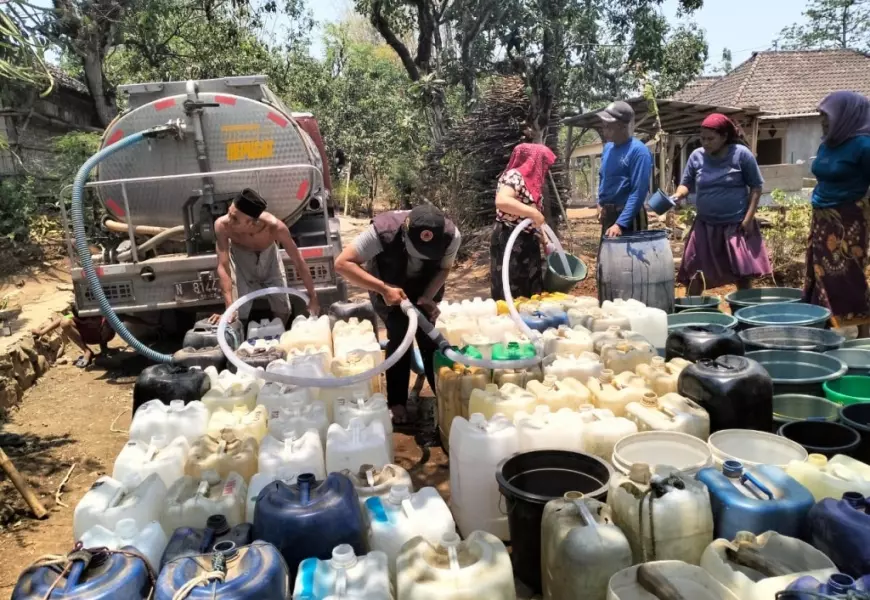 BPBD Kabupaten Pasuruan Terus Kirim Air Bersih ke 21 Desa