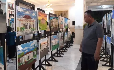 115 Pelajar Berlomba Melukis Gedung Bakorwil Madiun