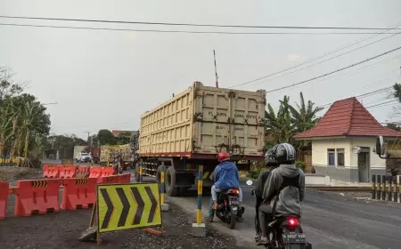 Diperlebar, Lalin Arah Probolinggo - Lumajang Berlaku Sistem Buka Tutup, Jalur Alternatif Disiapkan