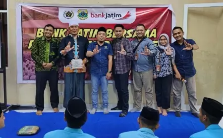 PWI dan Bank Jatim Bondowoso, Gelorakan Literasi Rajin Menabung Bagi Santri
