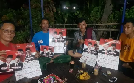 Turun ke Desa-desa, Relawan Ganjar Pranowo Jatim di Probolinggo Bagikan Kaos hingga Kalender