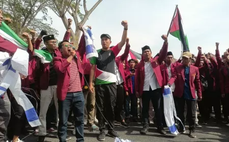 Konjen AS Surabaya Dikepung, Ratusan Mahasiswa Suarakan Aksi Bela Palestina