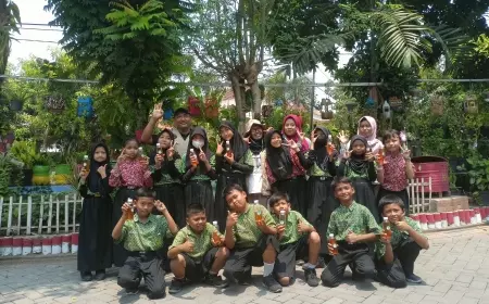Mahasiswa MSIB Adakan Simulasi Paket Eduwisata Urban Farming di Kampung Oase Songo.