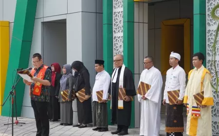 Kanwil Kemenag Jatim Gelar Upacara Peringatan Hari Pahlawan Bersama 6 Tokoh Pemuka Agama