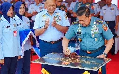 Panglima TNI Resmikan Monumen Pesawat Hawk 209 di Madiun
