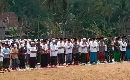 Ratusan Warga Gelar Salat Istisqa, Mohon Turun Hujan dan Doa untuk Palestina