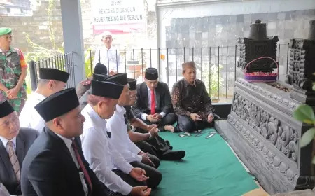 Peringati Hari Jadi ke 730 Tuban, Bupati Lindra Ziarah ke Makam Para Leluhur Tuban