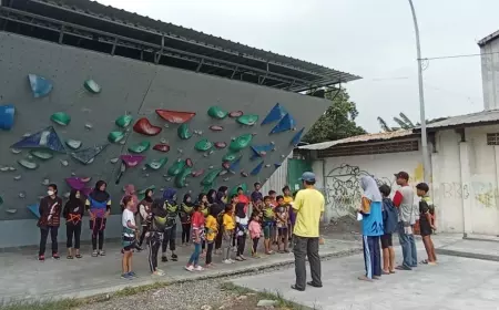 Puluhan Atlet Panjat Tebing Kota Probolinggo Siap Berlaga di Kejurprov 2 Blitar