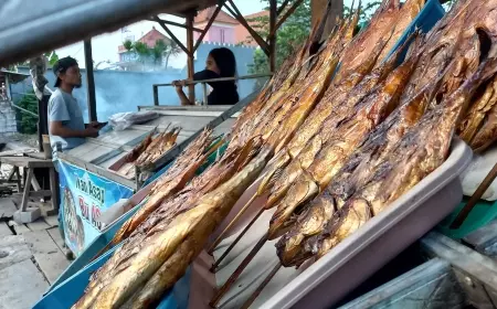 Bakul Ikan Asap Pantura Terancam Gulung Tikar Imbas Jalan Tol Gending
