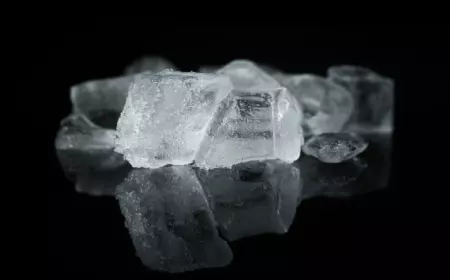 Tak Hanya Diminum, Rupanya Es Batu Bisa Kurangi Peradangan Jerawat