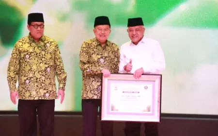 Bupati Malang Sabet Penghargaan Tokoh Penggerak Salat Berjemaah