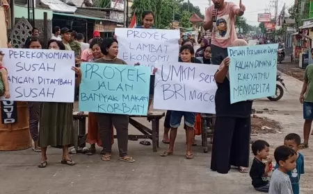Kesal Jalan Diperbaiki Tak Kunjung Selesai, Warga Jombang Unjuk Rasa Blokir Jalan