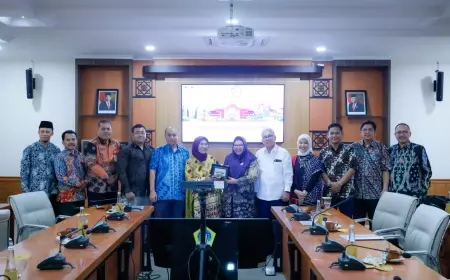 Komisi X DPR RI Cek Manfaat Bantuan TIK Laptop di Sekolah Gresik