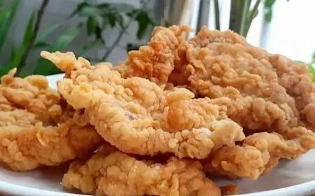Meski Nikmat, Kenali 7 Bahaya Keseringan Makan Kulit Ayam Crispy!