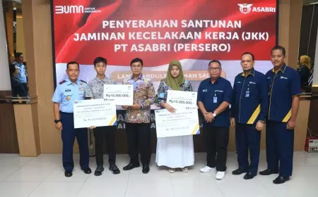 PT Asabri Serahkan Santunan Keluarga Prajurit Gugur Insiden Pesawat Tucano