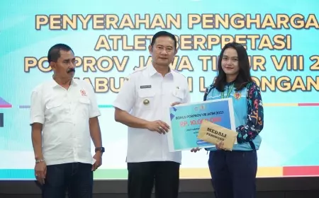 Bupati Lamongan Beri Bonus Atlit Porprov VIII Jatim Berprestasi