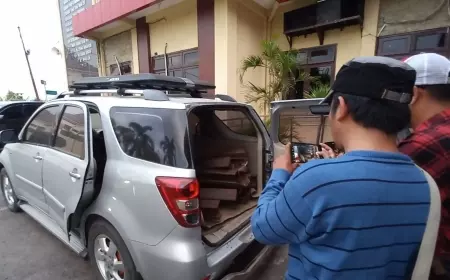 Kepepet Tak Punya Uang, Tiga Pria Satu Kampung Curi Rel Kereta