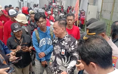 Ratusan Pekerja PT Surya Sentra Sarana Mogok Kerja