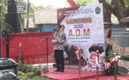 Mudahkan Masyarakat, Pj Bupati Pamekasan Resmikan Mesin Pencetak Dokumen Kependudukan