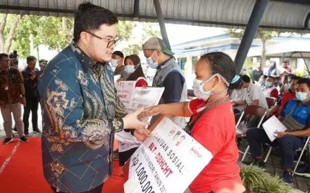 Mas Dhito Salurkan BLT DBHCT Kepada 12 Ribu Buruh Pabrik Rokok