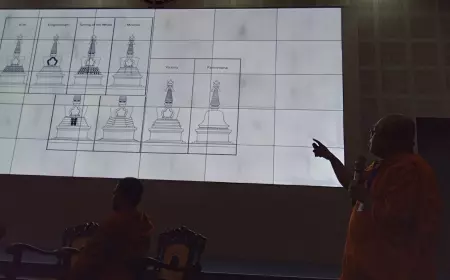 Umat Budha Berharap Chattra di Candi Borobudur Segera Terpasang