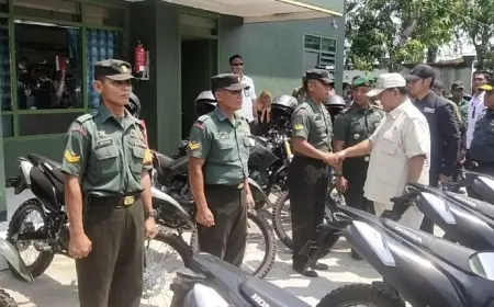 Prabowo Serahkan Bantuan Langsung  153 Unit Sepeda Motor Trail di Tuban