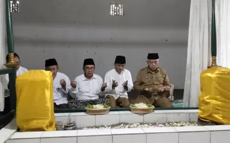 Ziarah Ke Makam Bupati Malang Terdahulu, Bupati Sanusi Sampaikan Pesan Ini