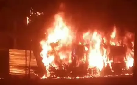 Bus Karina Jakarta-Sumenep Ludes Terbakar di Pamekasan