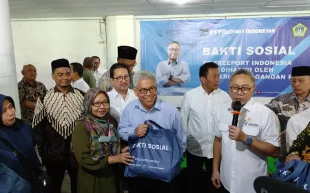 Mendag Bagi-Bagi 5000 Paket Sembako CSR Freeport Pasca Sidak Harga Sembako di Pasar Gresik
