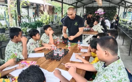 Ratusan Siswa SD Belajar Bercocok Tanam Bunga Bugenvil di Beenyo Farm Jombang