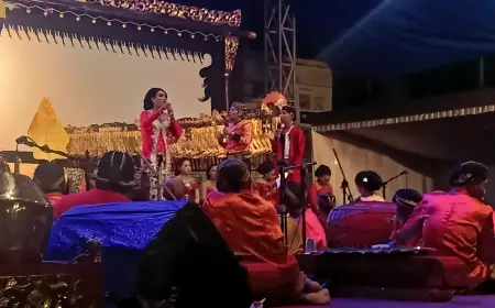Pagelaran Wayang HUT Kabupaten Malang ke-1263 Momen Satpol PP Sosialisasi Gempur Rokok Ilegal