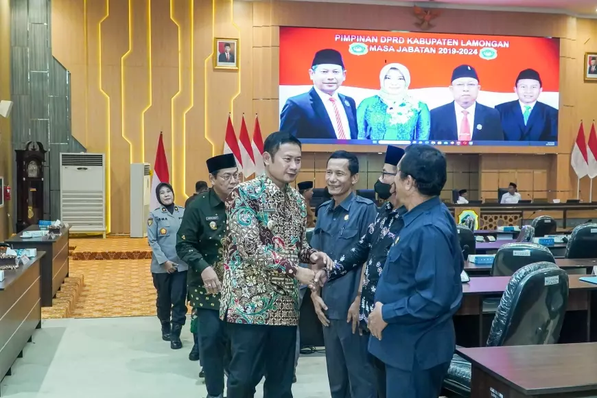 7 Fraksi DPRD Kabupaten Lamongan Tanggapi RAPBD 2024 - Suara Jatim Post