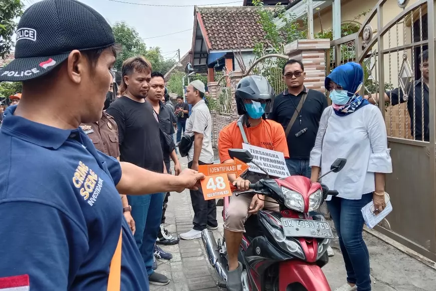 52 Adegan Rekontruksi Pembunuhan Randupintu Diwarnai Tangisan Keluarga ...