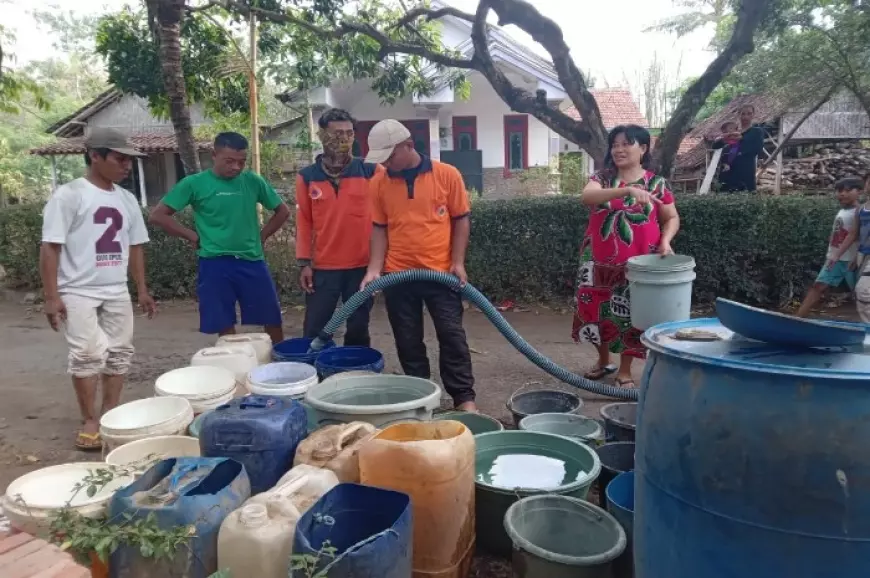 Kekeringan Masih Terjadi, Desa-desa dan Sekolah di Probolinggo Didroping Air Bersih