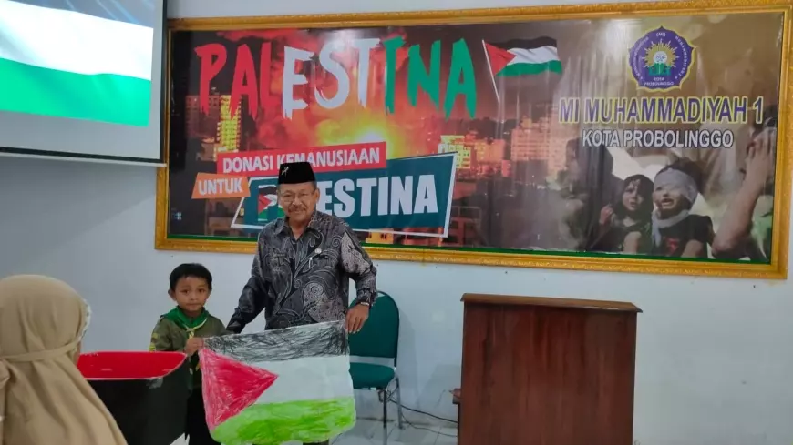 Salut, Ratusan Siswa dan Guru MI Muhammadiyah di Probolinggo Galang Dana dan Salat Gaib untuk Palestina