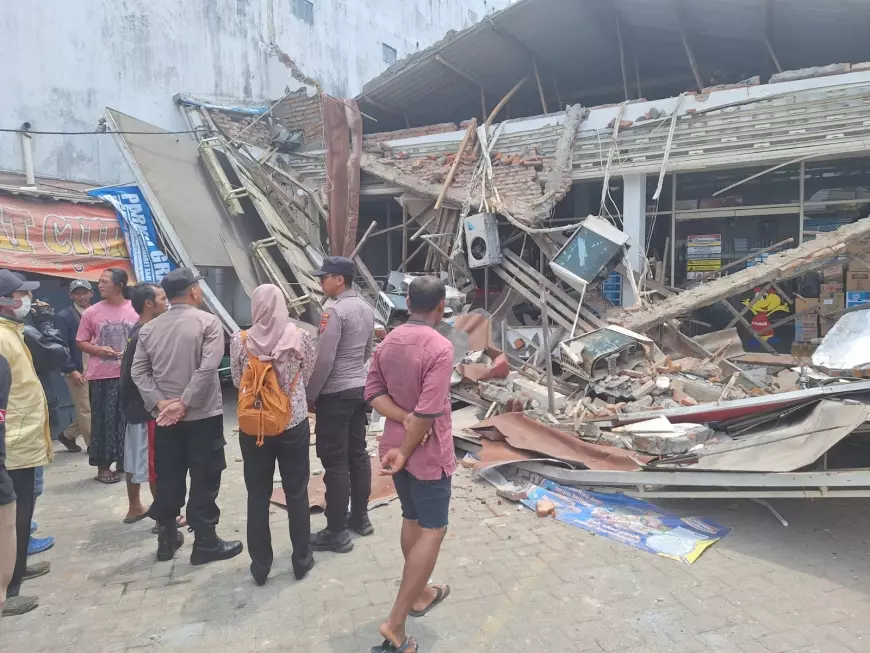 Dua Tukang Service AC Menjadi Korban Ambruknya Indomaret di Wonokerto Bantur Kabupaten Malang