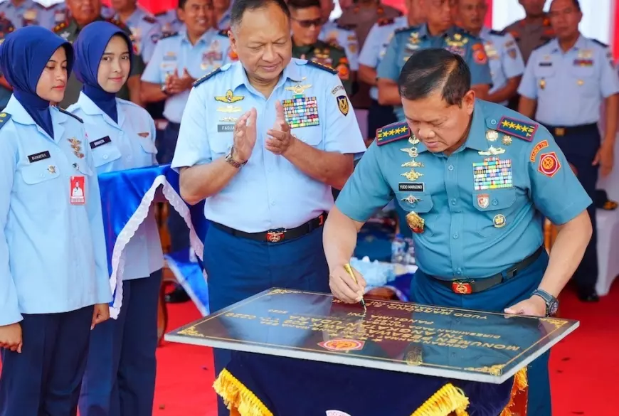 Panglima TNI Resmikan Monumen Pesawat Hawk 209 di Madiun