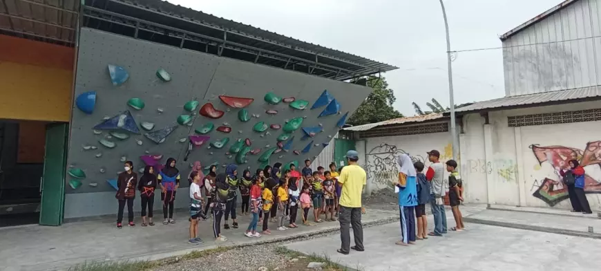 Puluhan Atlet Panjat Tebing Kota Probolinggo Siap Berlaga di Kejurprov 2 Blitar