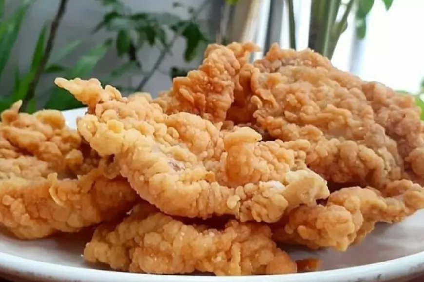 Meski Nikmat, Kenali 7 Bahaya Keseringan Makan Kulit Ayam Crispy!