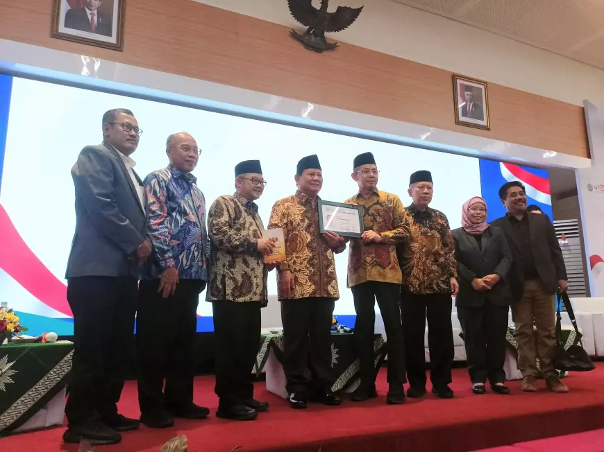 Hadiri Kegiatan Dialog Terbuka Muhammadiyah, Prabowo dapat Tanda Anggota Kehormatan