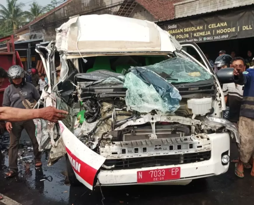 Ambulance PSC 119 Milik RSUD Kanjuruhan Terlibat Kecelakaan di Pakisaji