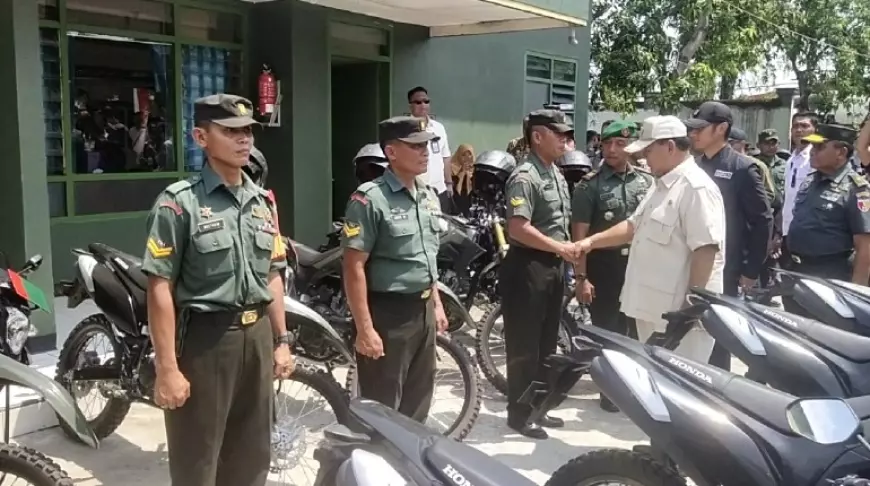 Prabowo Serahkan Bantuan Langsung  153 Unit Sepeda Motor Trail di Tuban