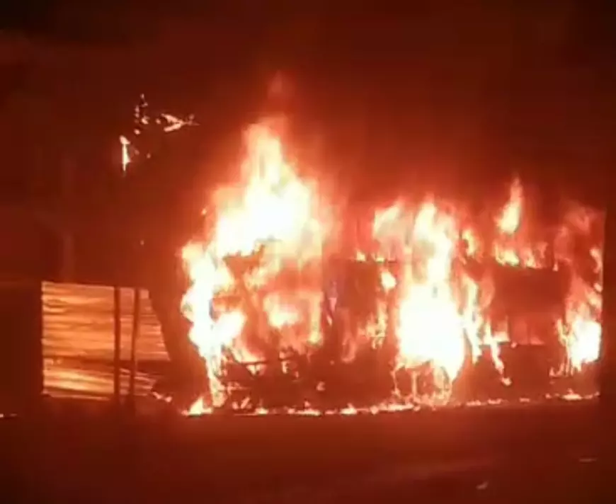 Bus Karina Jakarta-Sumenep Ludes Terbakar di Pamekasan