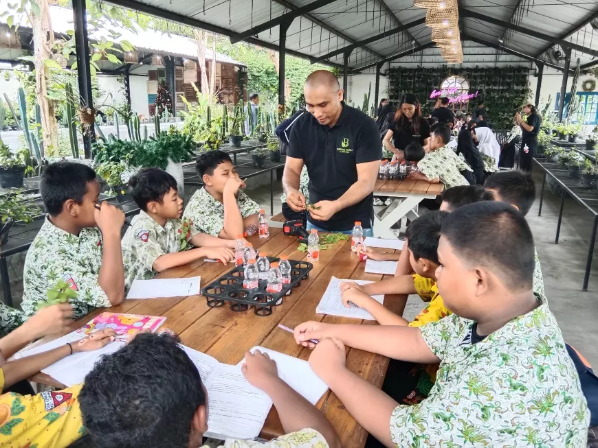 Ratusan Siswa SD Belajar Bercocok Tanam Bunga Bugenvil di Beenyo Farm Jombang