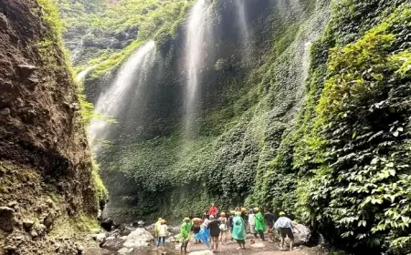 Musim Hujan Ingin Berwisata? Ikuti Tips Aman Berikut Ini