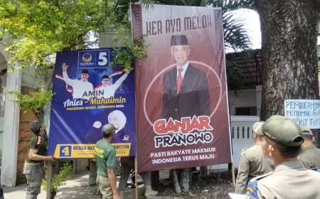 APK Tak Beraturan, Bawaslu Kota Malang Beri Stiker