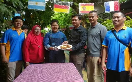 Kampoeng Oase Ondomohen Hadirkan Kuliner Khas Negeri Kincir Angin di Surabaya