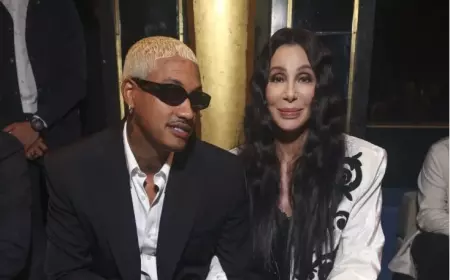 Gandeng Brondong, Cher Sedang 'Bucin-Bucinnya'