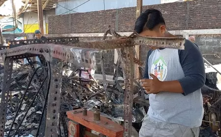 Barang Milik Pedagang Pasar Leces yang Terbakar Dijarah
